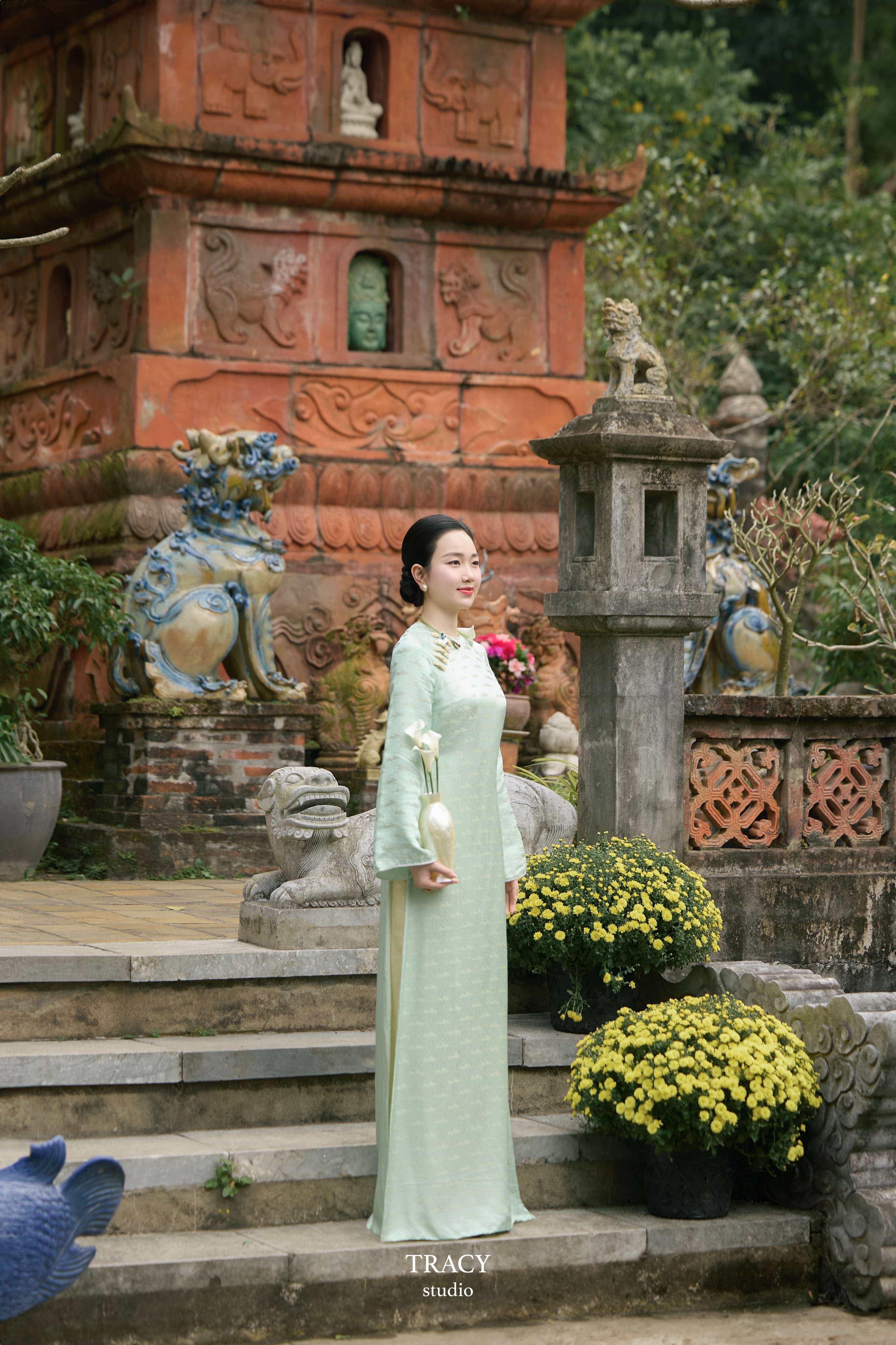 frontend/img/gallery/anh-tet-yem-ao-dai/tracy-studio-chup-chi-lan-huong (7).jpg